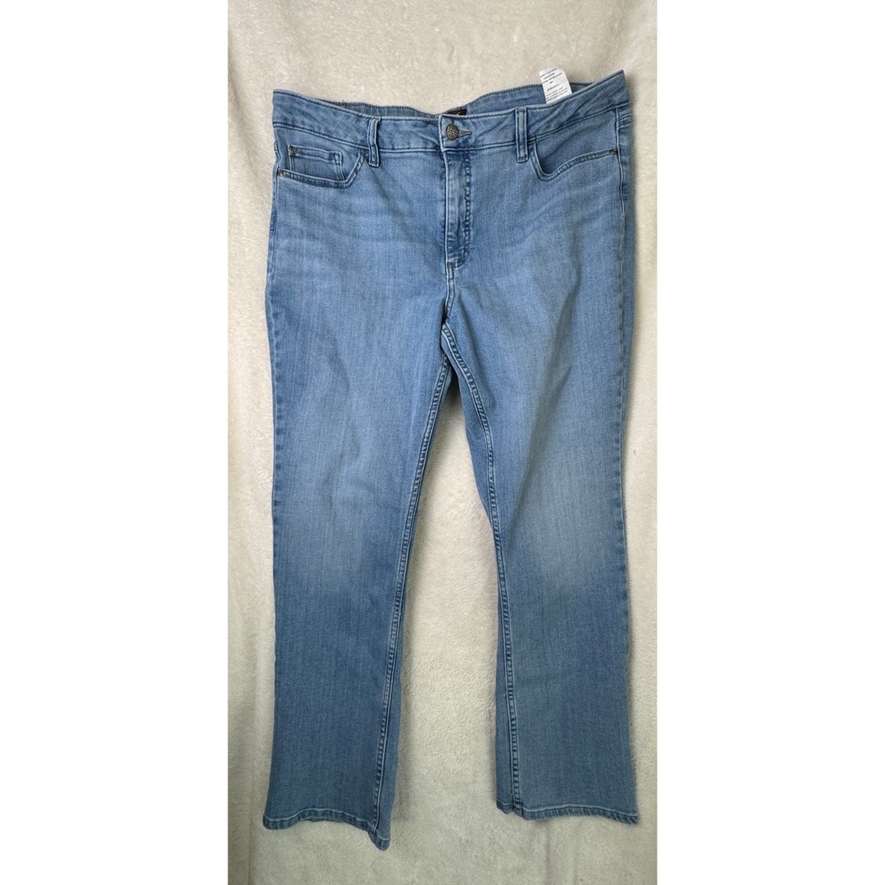 Lee Jeans Women's Size 18M Light Wash High Rise Straight Leg Stretch Denim